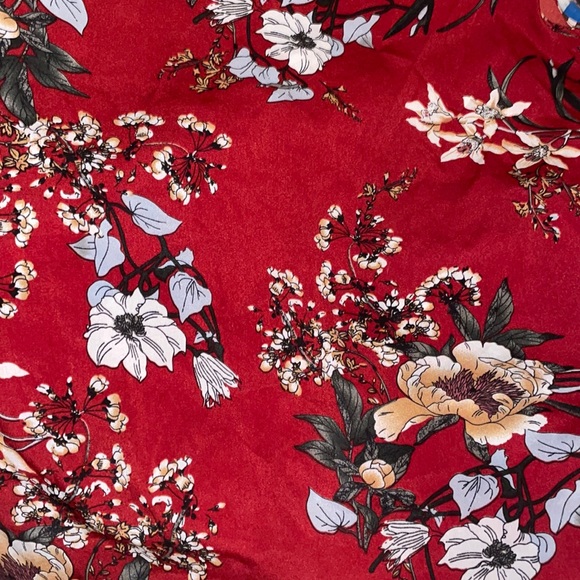 Cold shoulder top - Picture 4 of 4